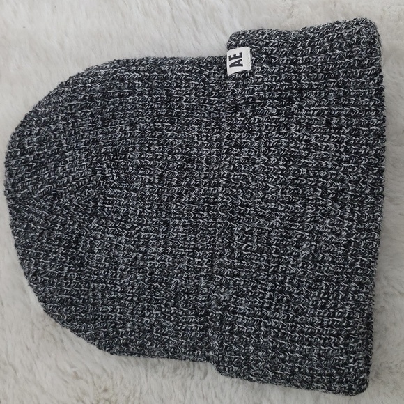 NEW American Eagle Outfitters Black and Gray Waffle Knit Beanie - Picture 4 of 8